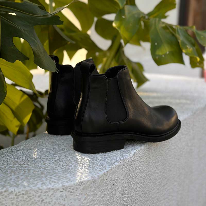 "Arctic fox" Fleece-Lined Leather Chelsea Boot 8686.